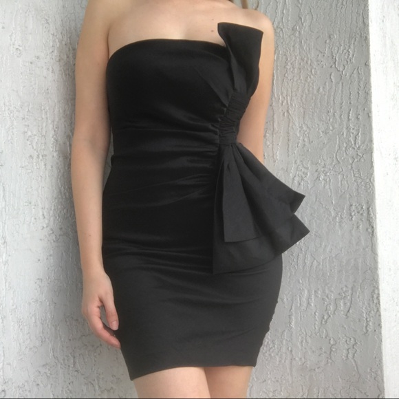 SOLD- Stunning strapless bodycon dress🌪 - Picture 3 of 4